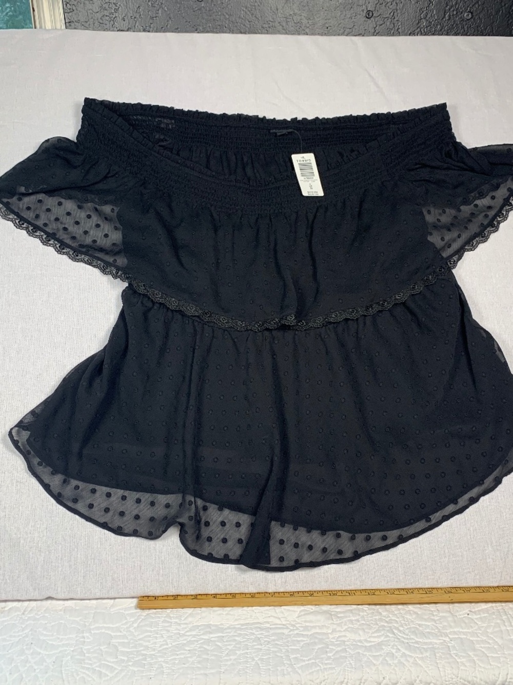 Torrid plus sz 4x black top blouse NWT